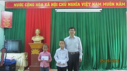 Hà Giang trao học bổng 