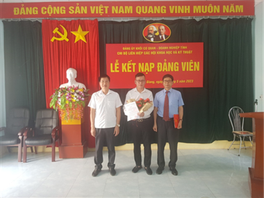 Chi bộ Liên hiệp Hội Hà Giang tổ chức Lễ kết nạp Đảng viên mới